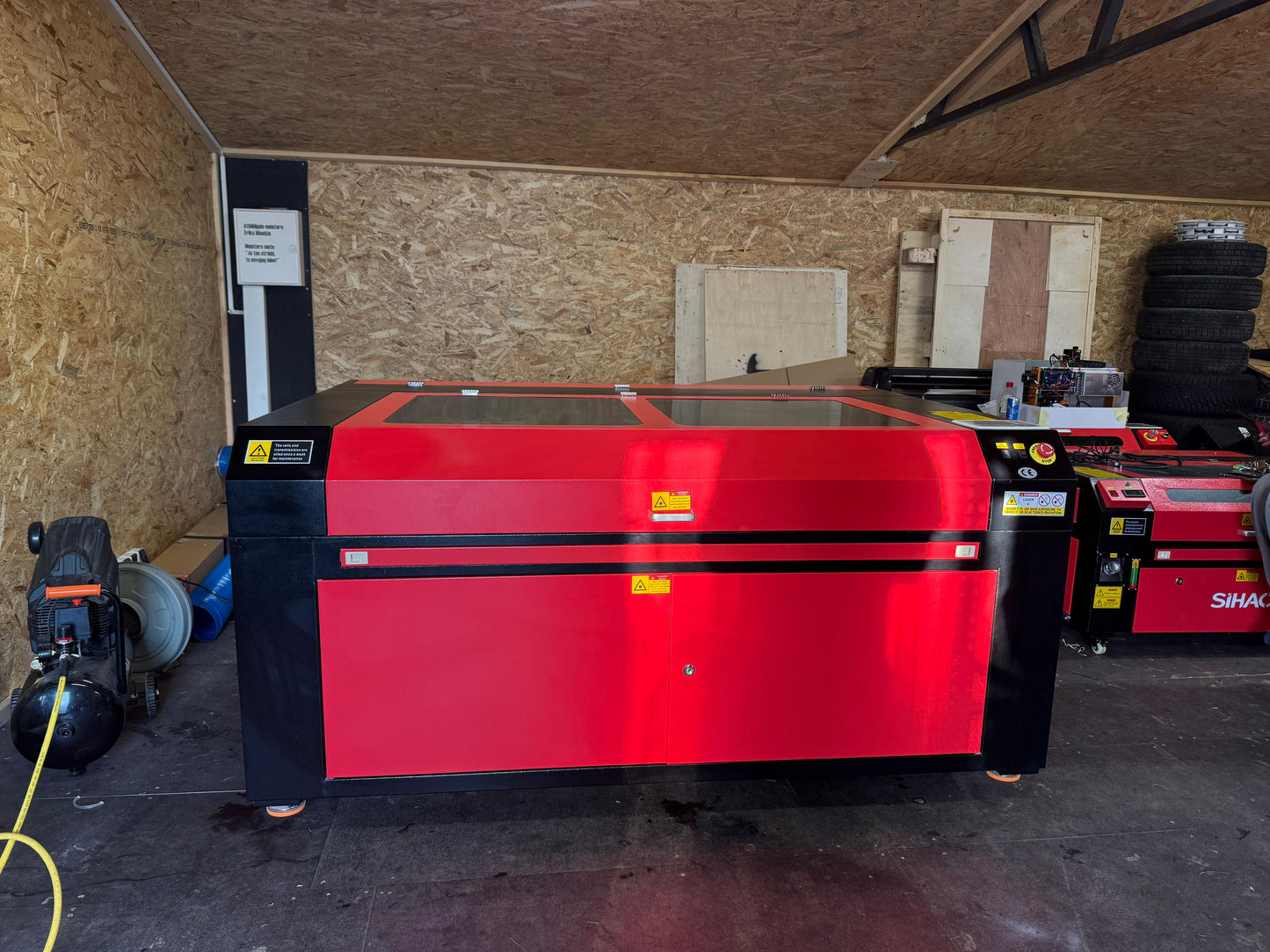 Mazlietota lāzeriekārta KH90140 130W ar CW5000 dzesētāju