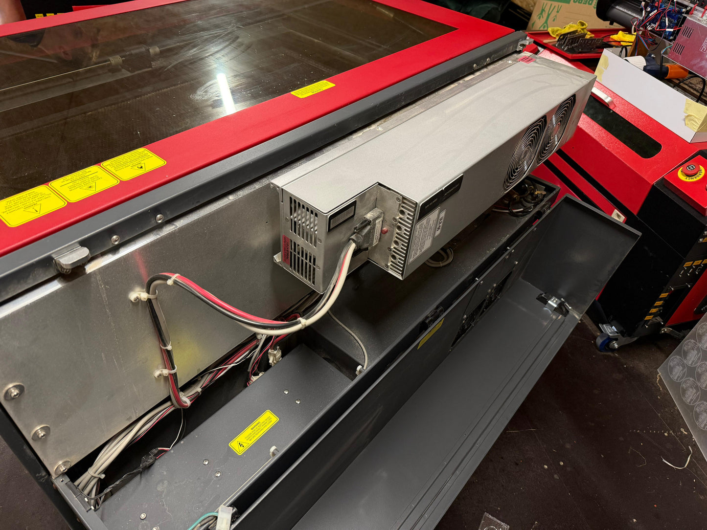 Lietota lāzeriekārta Universal Laser 80x45cm ULR 60W Metāla Lampa