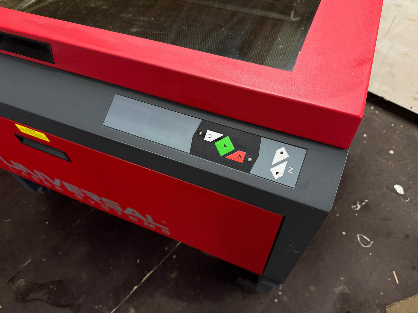 Lietota lāzeriekārta Universal Laser 80x45cm ULR 60W Metāla Lampa